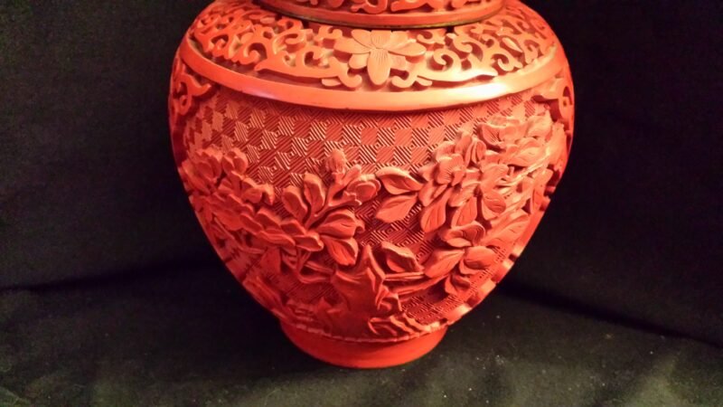 Chinese cinnabar urn