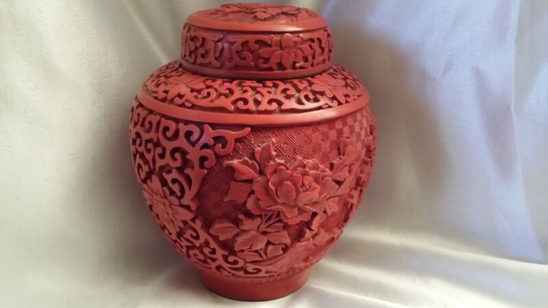 Chinese cinnabar urn